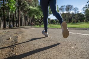 A corrida é a nova moda do momento, mas para a prática correta é preciso disciplina, treino e exames físicos