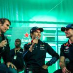 O vip do Heineken Village - Senna Edition foi palco do encontro com os pilotos, que foram entrevistados pelo gerente sênior de Heineken 0.0 Crédito: Divulgação