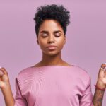 O mindfulness vem com a promessa de aliviar os fatores que causam os grandes conflitos do indivíduo com o seu dia a dia