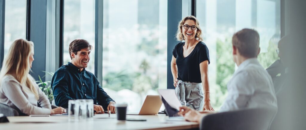 Você sabe quando aplicar férias coletivas e quando optar por recesso para os colaboradores? Embora pareçam semelhantes, existem diferenças