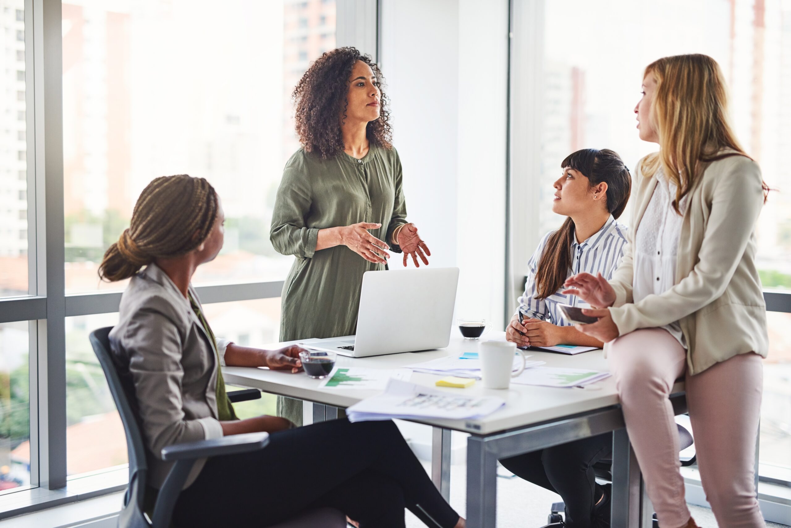 Mulheres líderes em 2025: superando barreiras