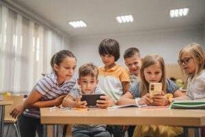 Proibição do uso do celular nas escolas: tudo que precisa saber