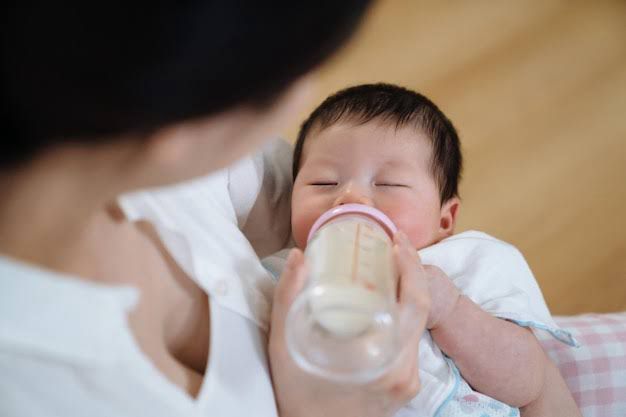 Cárie de mamadeira: saiba os riscos e como prevenir