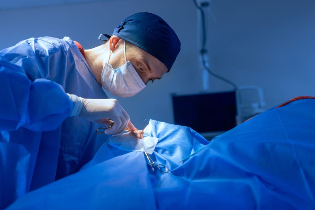 Muitas mulheres têm buscado a cirurgia plástica como solução para restaurar ou melhorar a forma física, conhecido como “mommy makeover”