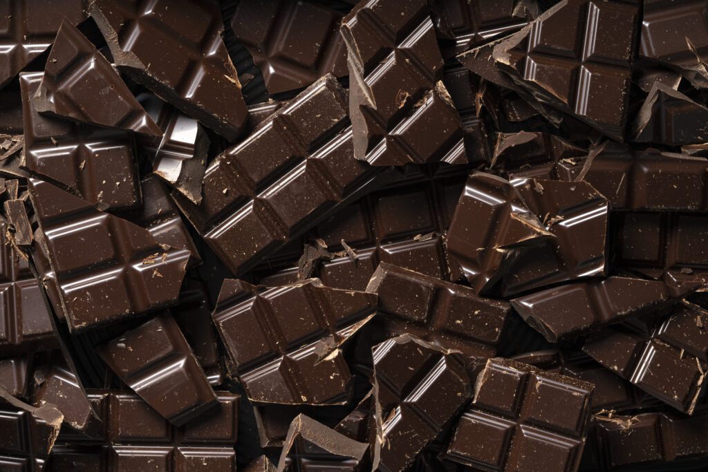 Chocolate dá espinha? Saiba o que diz a ciência sobre isso!