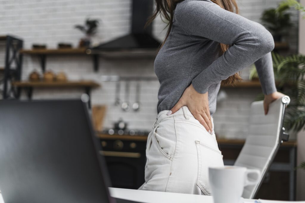 As principais causas de dor no ciático estão ligadas ao músculo piriforme ou hérnia de disco, e pode ser causada por uma inflamação