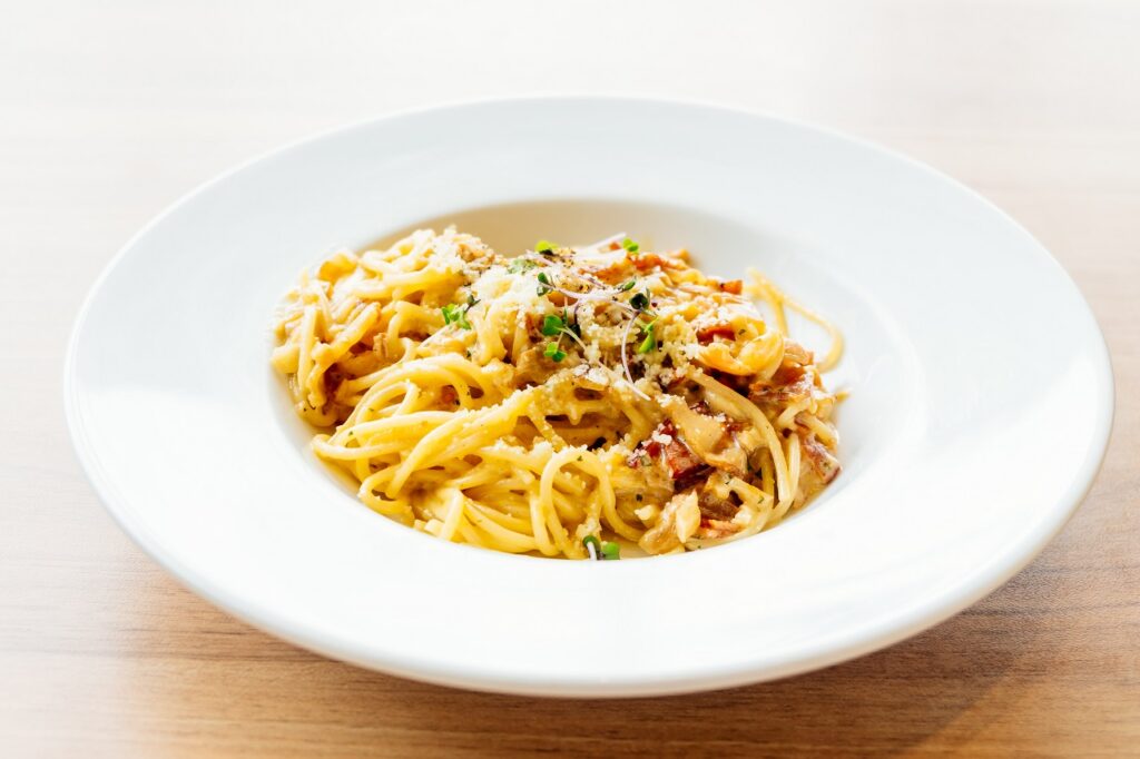 O Chef Fernandinho ensinou uma receita perfeita de macarrão à Carbonara