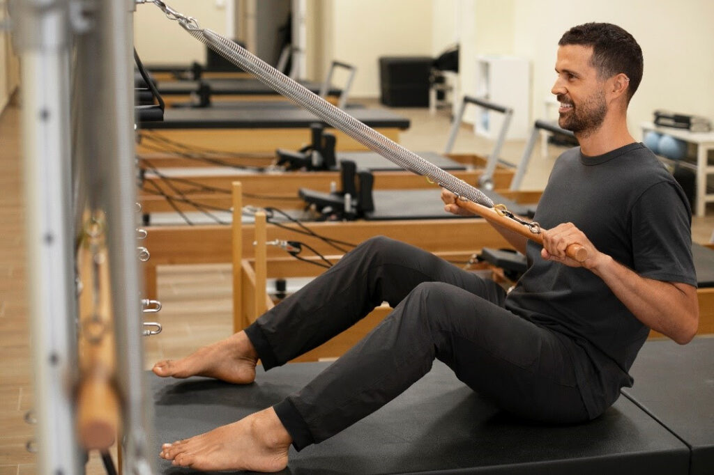 O interesse do público masculino pelo Pilates vem aumentando porque a metodologia lida com as alterações que ocorrem no corpo a partir dos 40