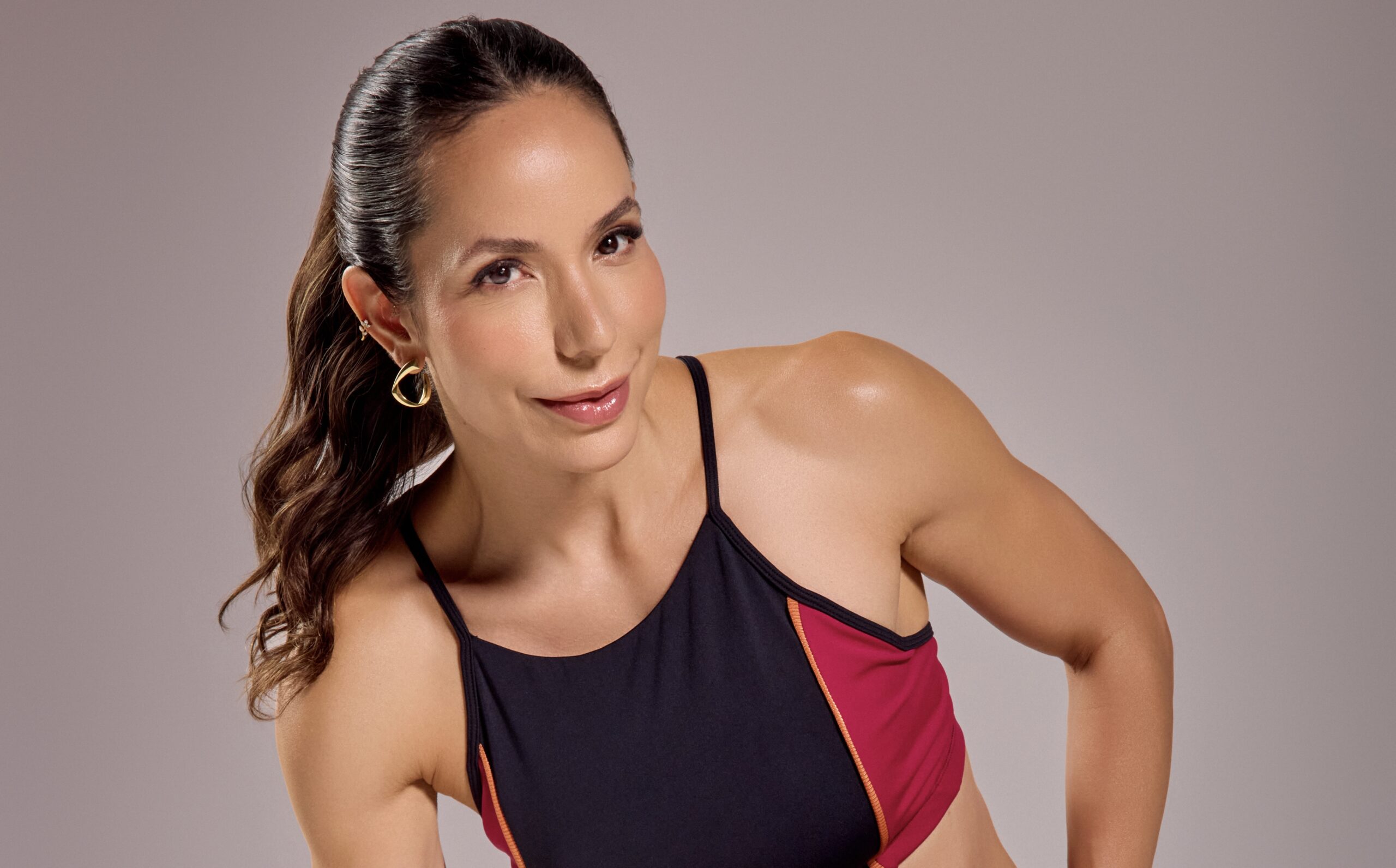 Carol Borba lança linha de roupas fitness