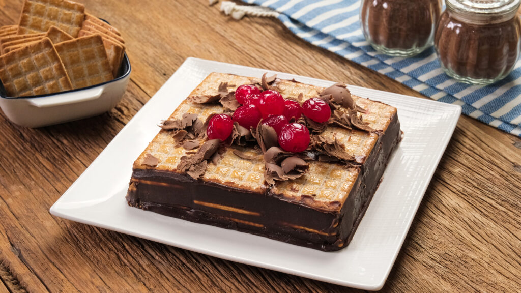 Receita de Torta Gelada de Biscoito Cristal com Chocolate