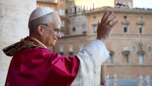 O novo papa é norte-americano e especialista em direito canônico (Foto: Reprodução/Vaticano News)