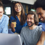 Descubra como o autoconhecimento pode ser a chave para construir conexões mais saudáveis e superar desafios emocionais no trabalho