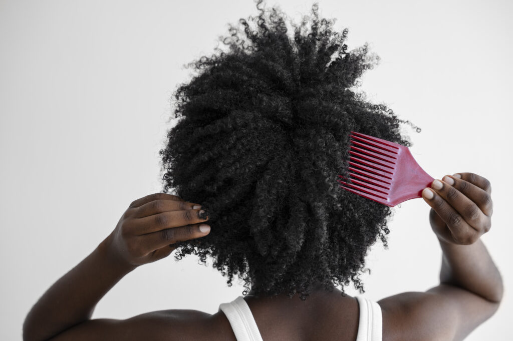 Cabelos afro: conheça cinco influenciadoras que ditam tendências