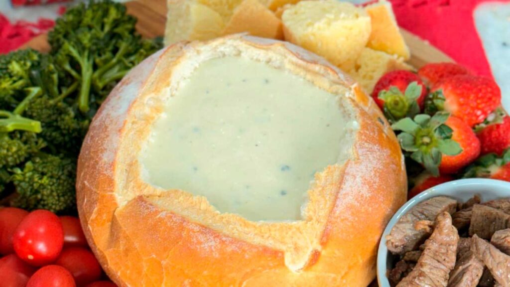 Fondue quatro queijos: uma receita deliciosa para o frio
