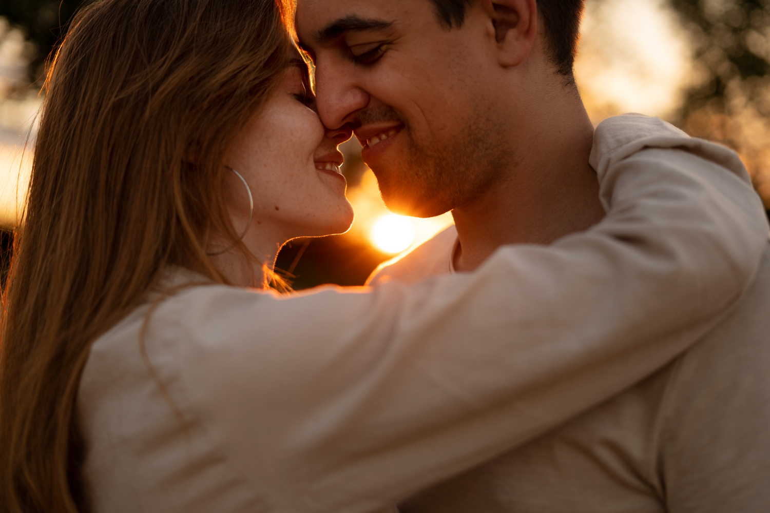 Feliz no amor: conheça orações e rituais para Santo Antônio