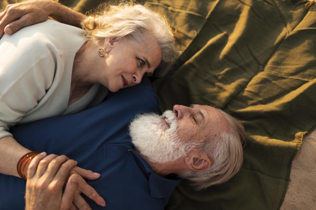 Amor na Terceira Idade: Preconceitos e abusos após os 60