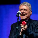 Chico Buarque passou por uma cirurgia neurológica nesta terça-feira (3) para aliviar um quadro de pressão intracraniana
