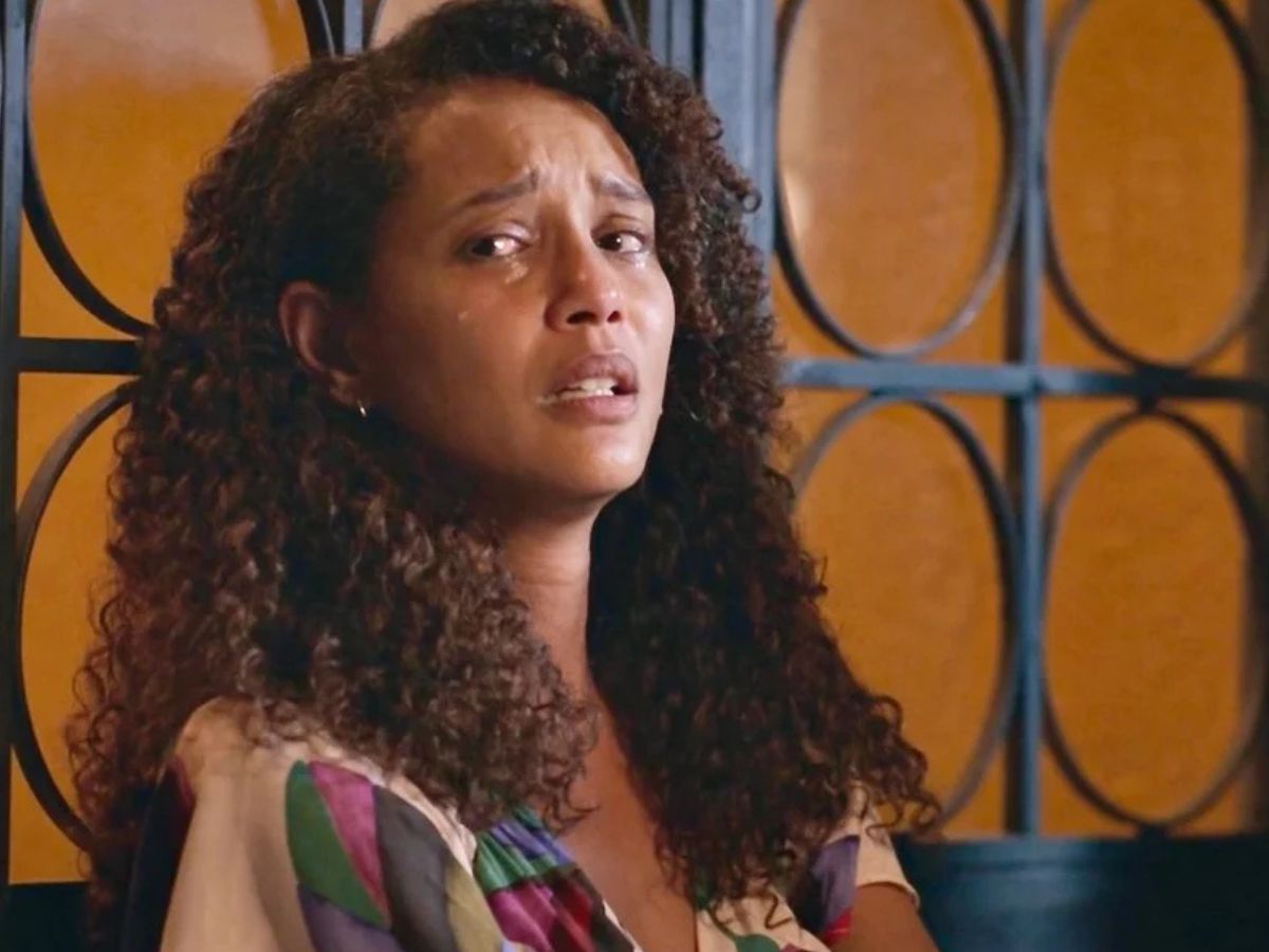 Vale Tudo: Raquel cai em si e enxota Fátima de casa