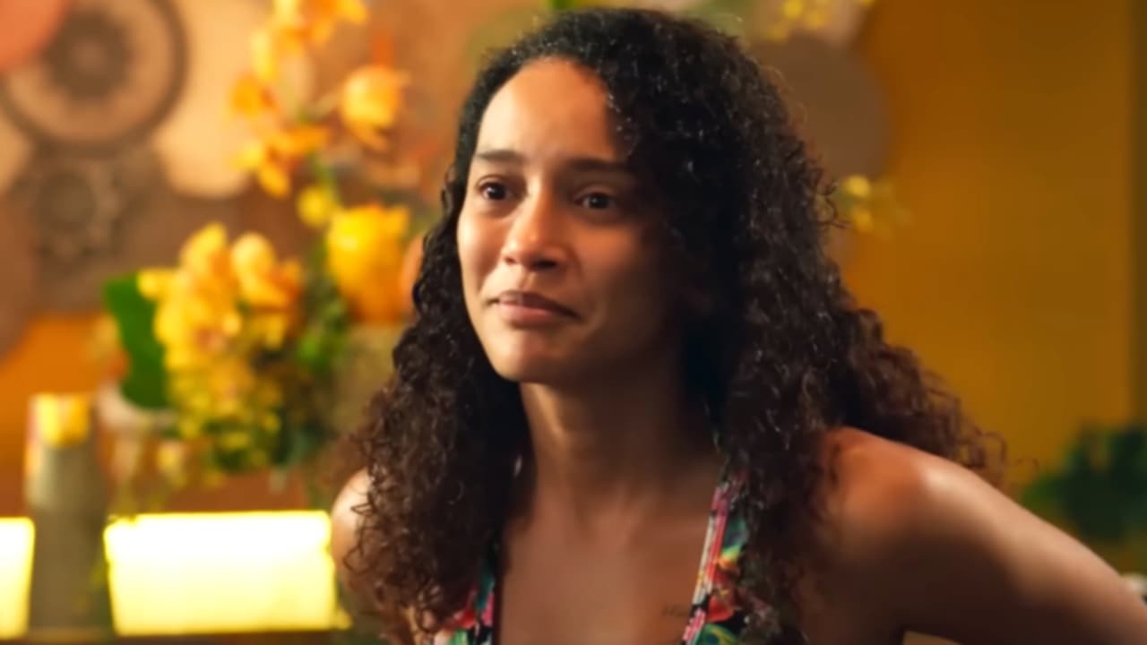 Vale Tudo: pobre novamente, Raquel volta a vender lanche na praia