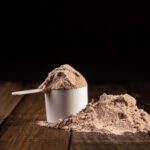Entre elas estão o whey concentrado, isolado, hidrolisado e, recentemente entre os mais comercializados, a proteína vegetal