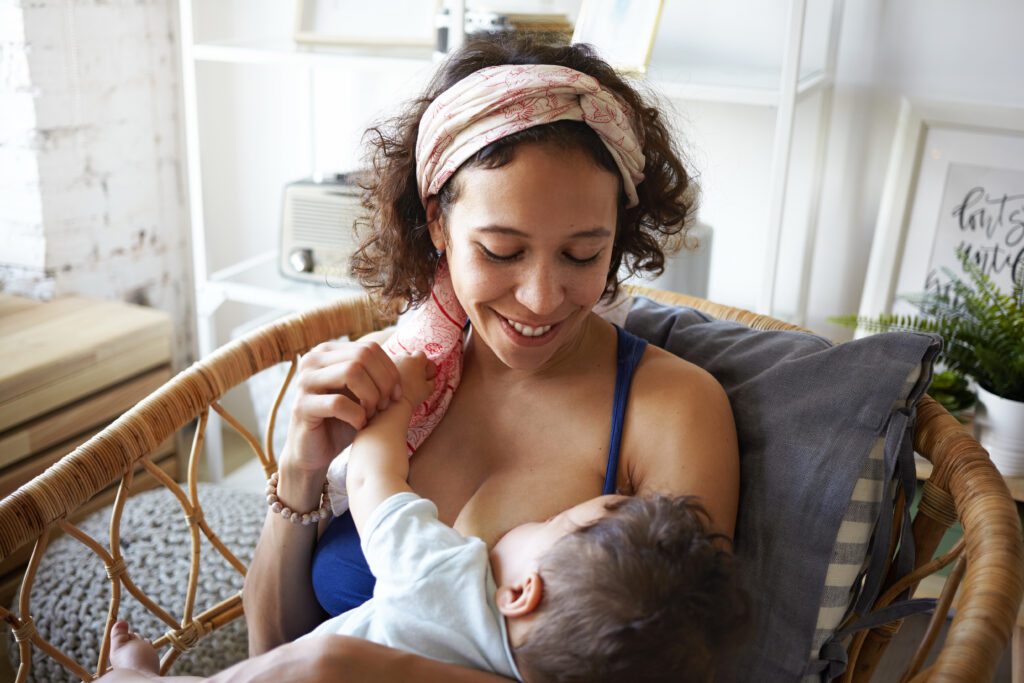 Amamentação: Dicas e práticas para ajudar mães e bebês