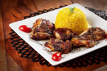 Receita Fácil: Coxa e Sobrecoxa com Ervas + Arroz com Açafrão