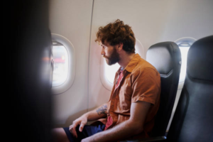 Férias em destinos diferentes: como evitar conflito entre os casais?