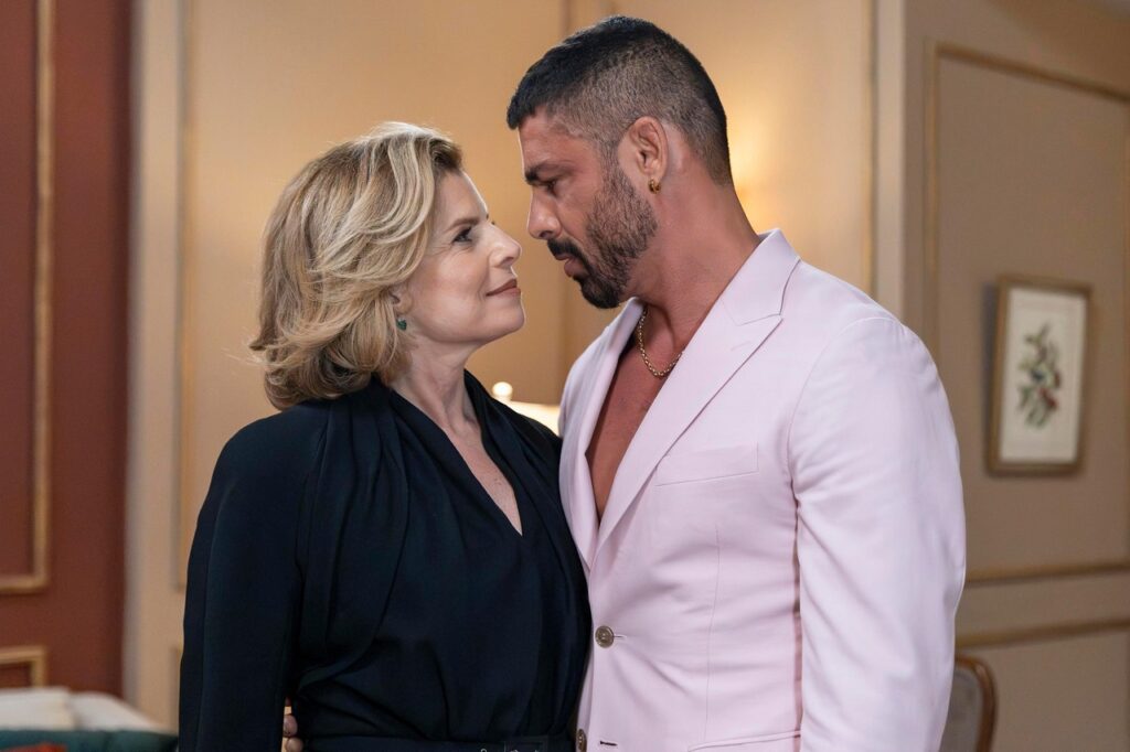 Nos resumos de Vale Tudo, Odete pede Cesar em casamento