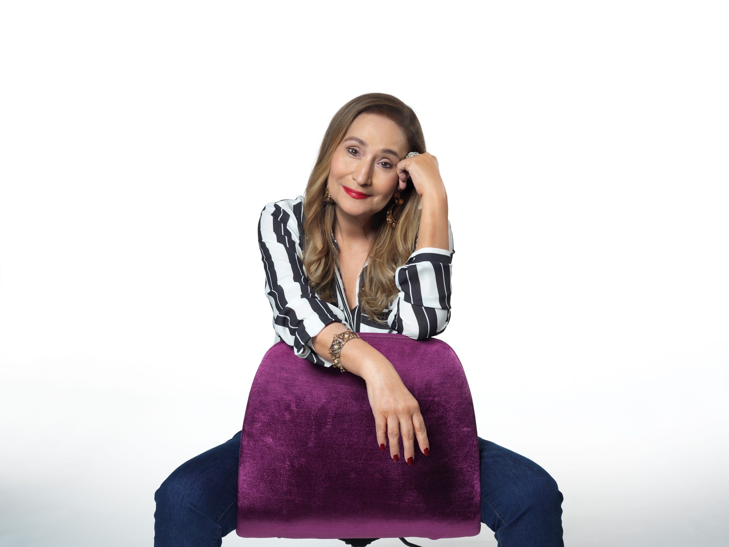 “Nunca pensei em trabalhar na TV”, diz Sonia Abrão em exclusiva