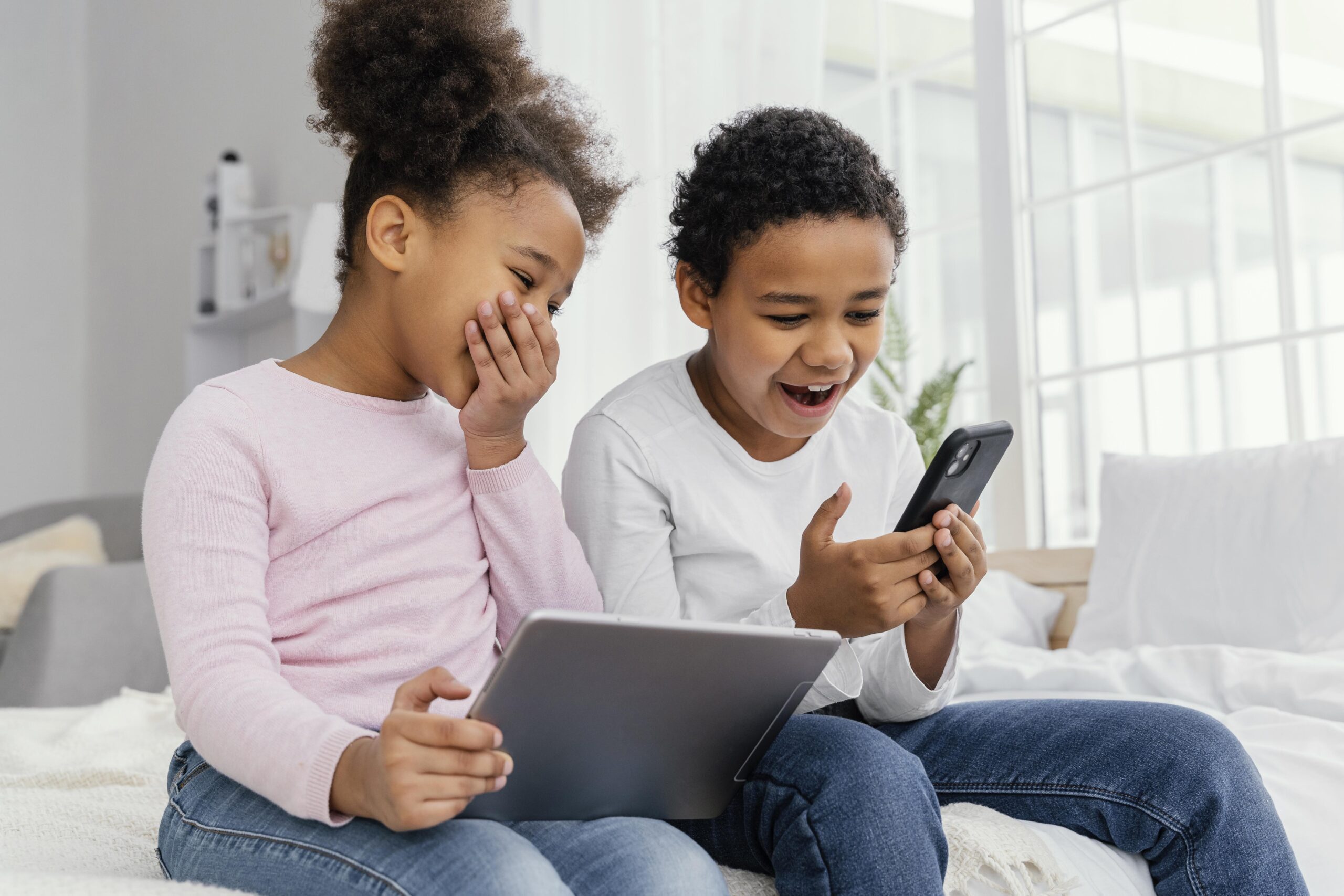 Dependência digital infantil afeta mais crianças com TEA e TDAH