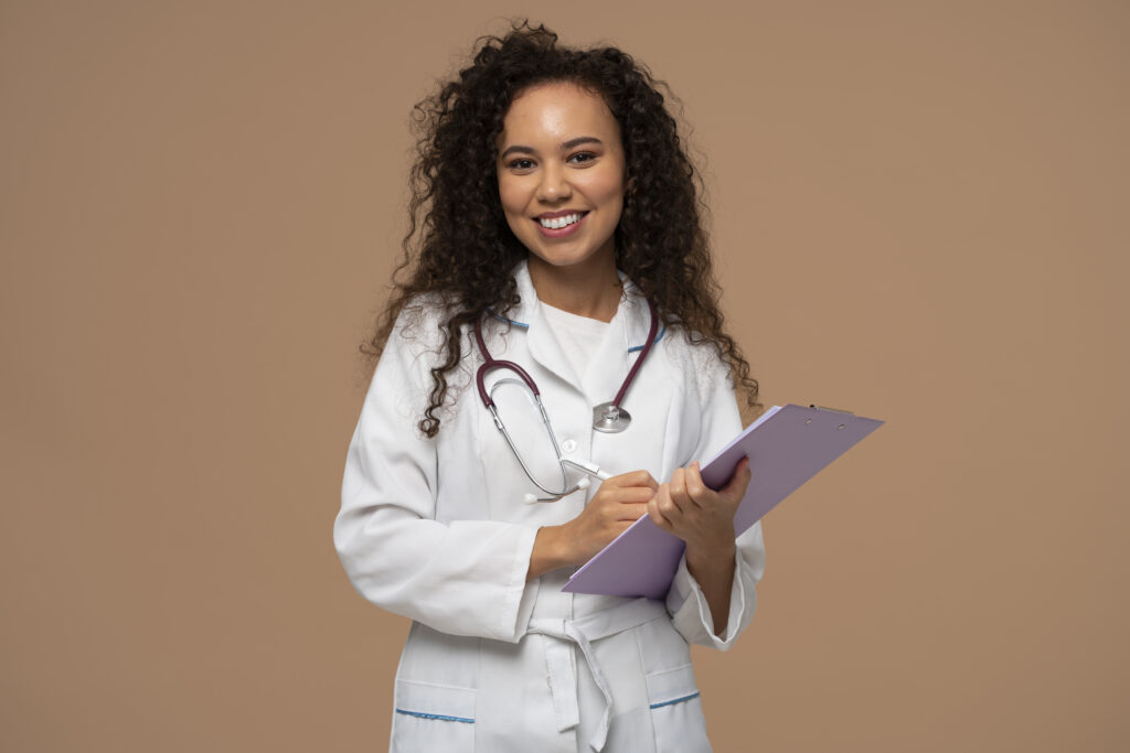 Mulheres na medicina: os desafios invisíveis atrás do jaleco