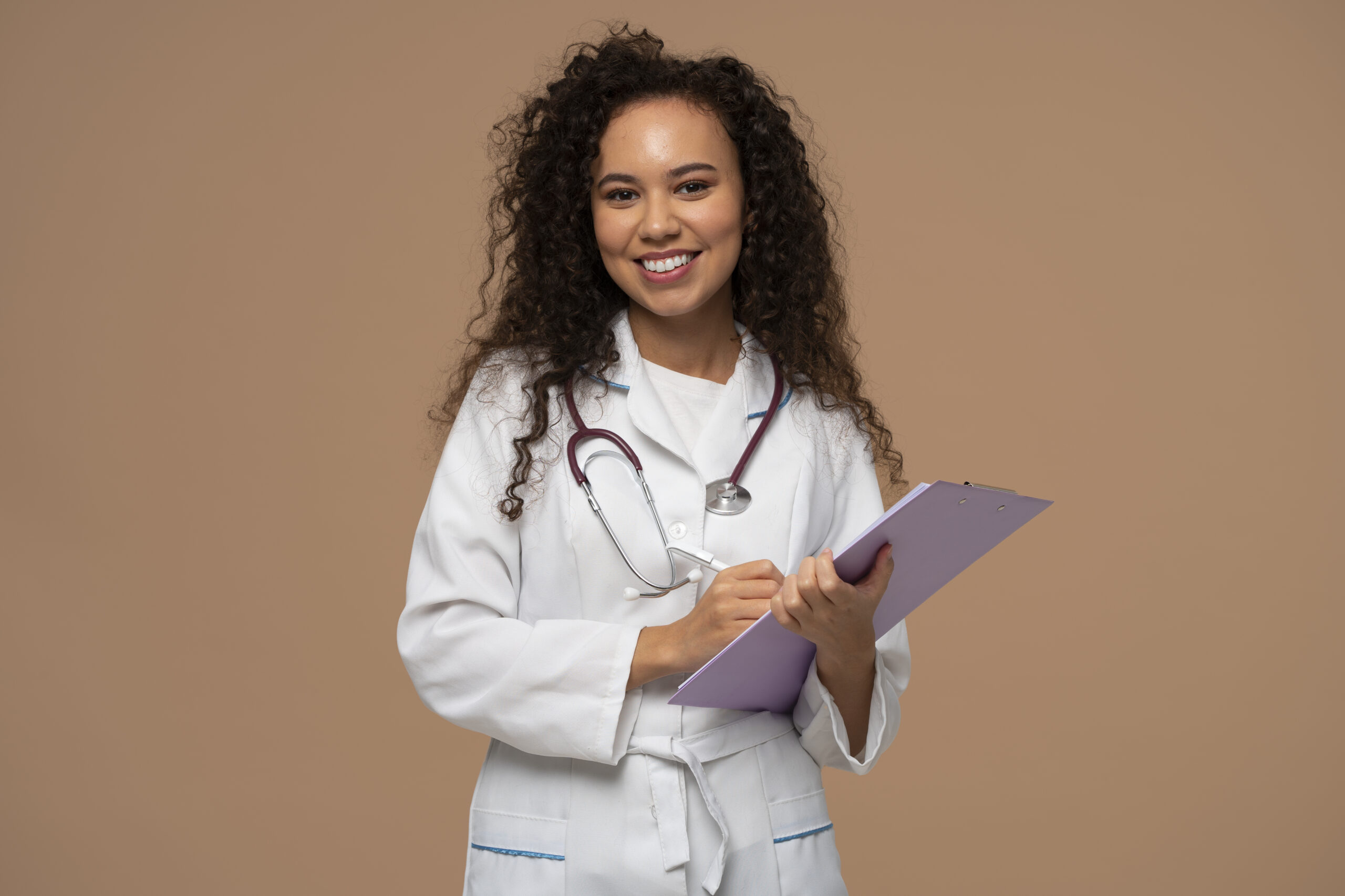 Mulheres na medicina: os desafios invisíveis atrás do jaleco