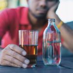 Bebida adulterada: veja como identificar os sinais