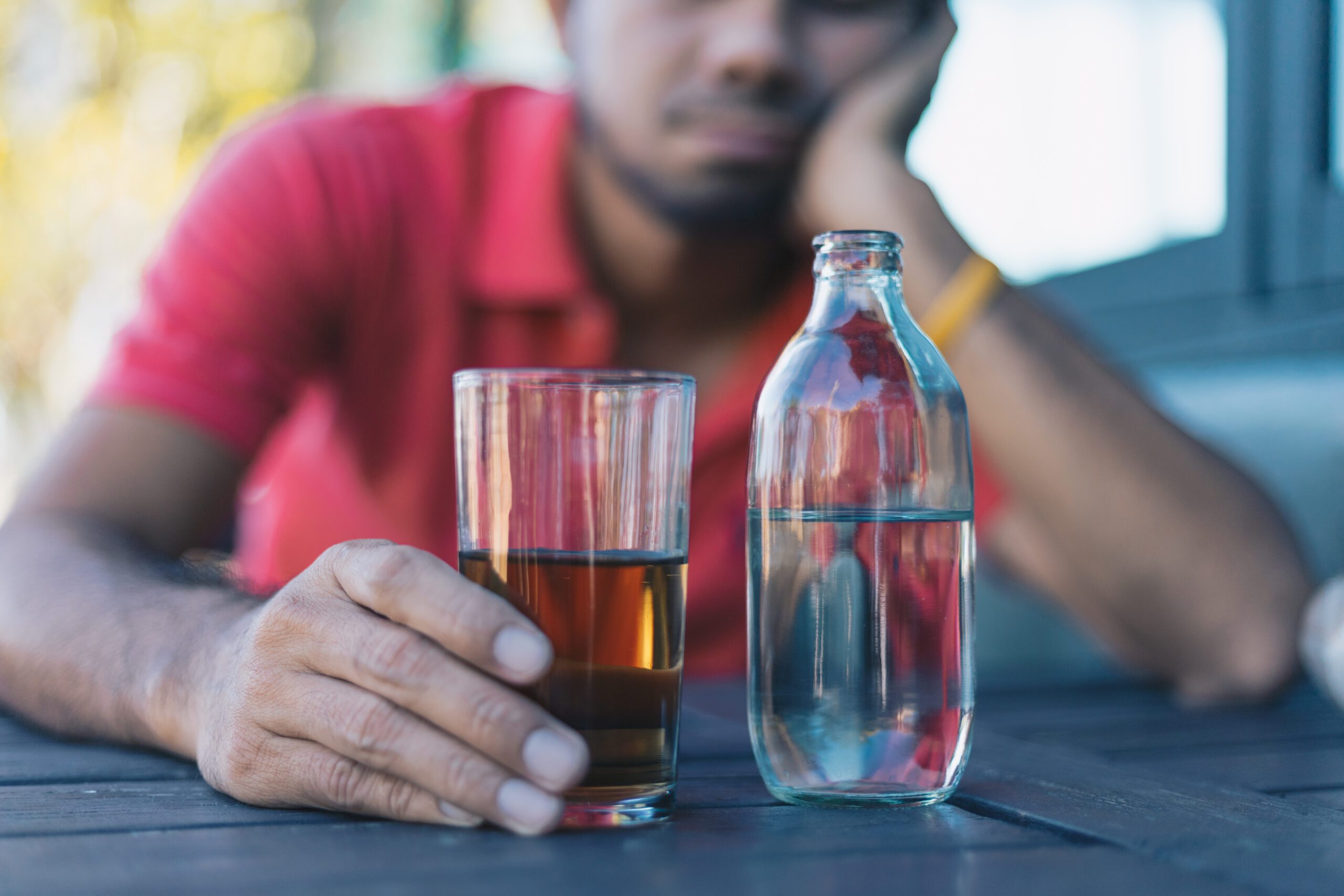 Bebida adulterada: veja como identificar os sinais
