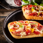 Receita prática de pizza de pão de forma de frigideira