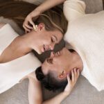A nova intimidade: como a emoção redefine o amor