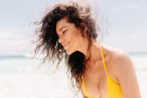 Como cuidar do cabelo no verão: 7 dicas para salvar os fios