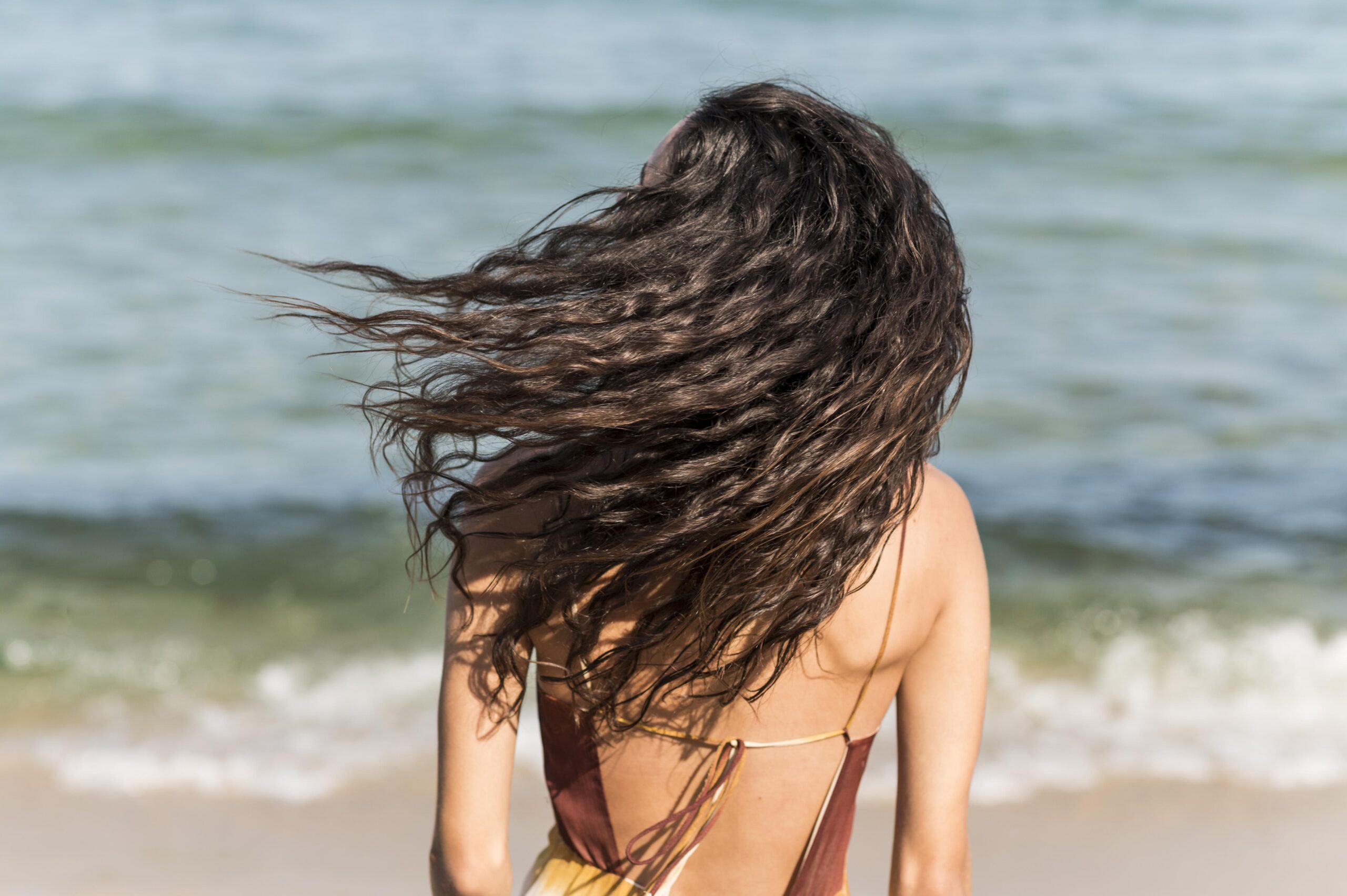 Como cuidar do cabelo no verão: 7 dicas da tricologista!