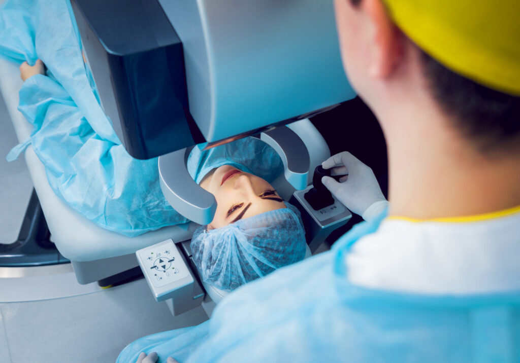 Catarata: entenda como é a cirurgia realizada por Lula