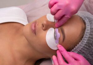 Beleza: 6 cuidados para prolongar sua extensão de cílios