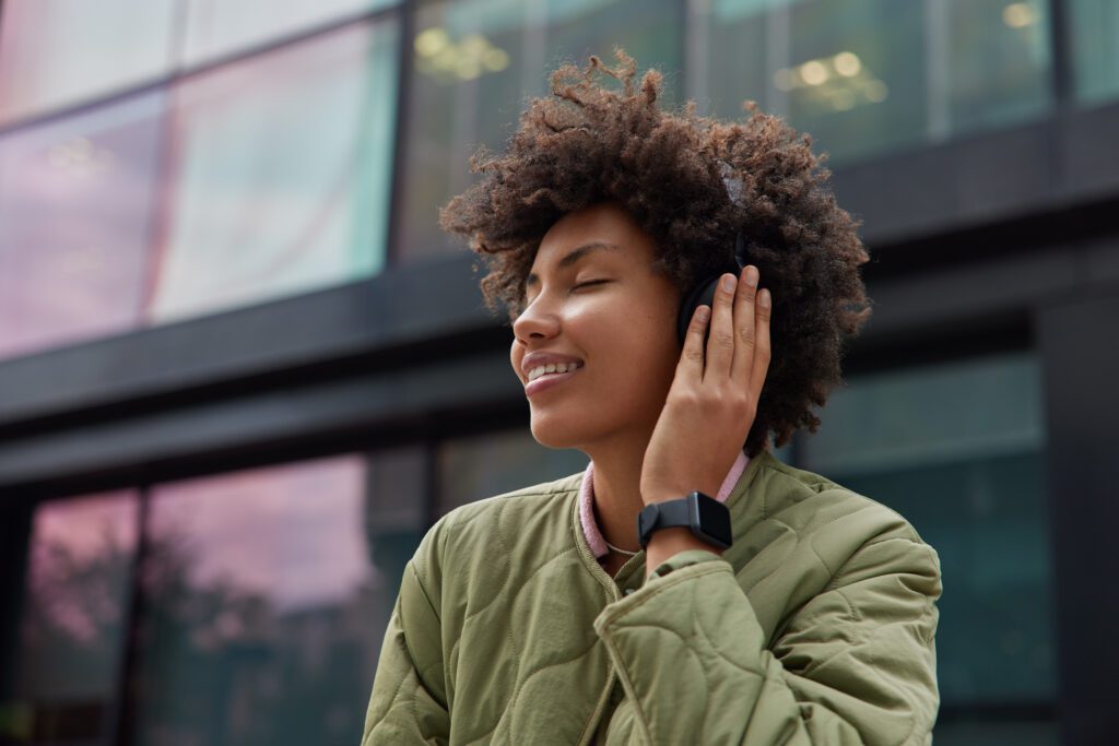 Espiritualidade no digital: o poder do áudio na rotina