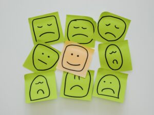Reprimir ou regular emoções? Entenda a diferença para sua saúde mental