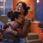 Três Graças: Joélly carrega a bebê e é esmagada pela culpa