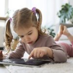 Uso de telas na infância acende alerta para a saúde neurológica