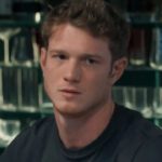 Três Graças: Ferette tenta atropelar Vivi, mas erra e se desespera