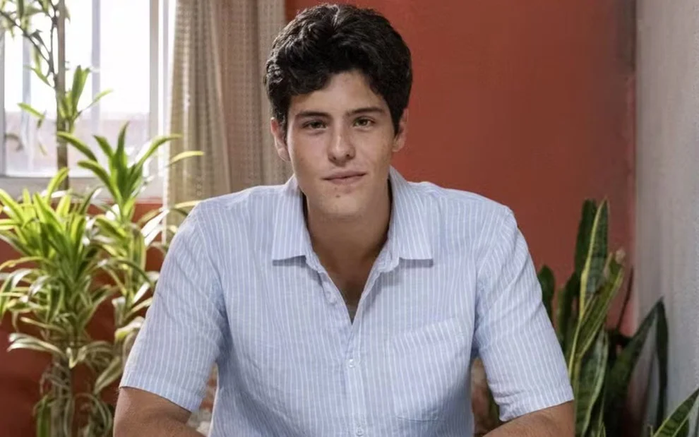 Três Graças: Raul entra no prumo e vira estagiário de Gerluce