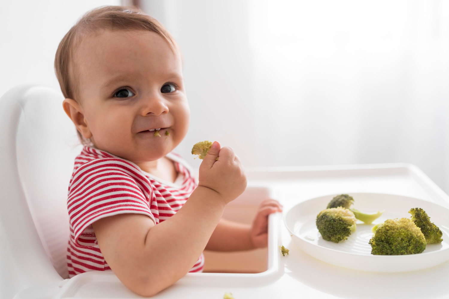 Bebê fez 1 ano? Pediatra comenta papel dos suplementos nessa fase