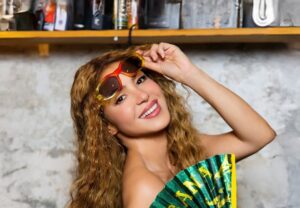 Shakira chegou! Confira um óculos de sol para cada hit da Loba
