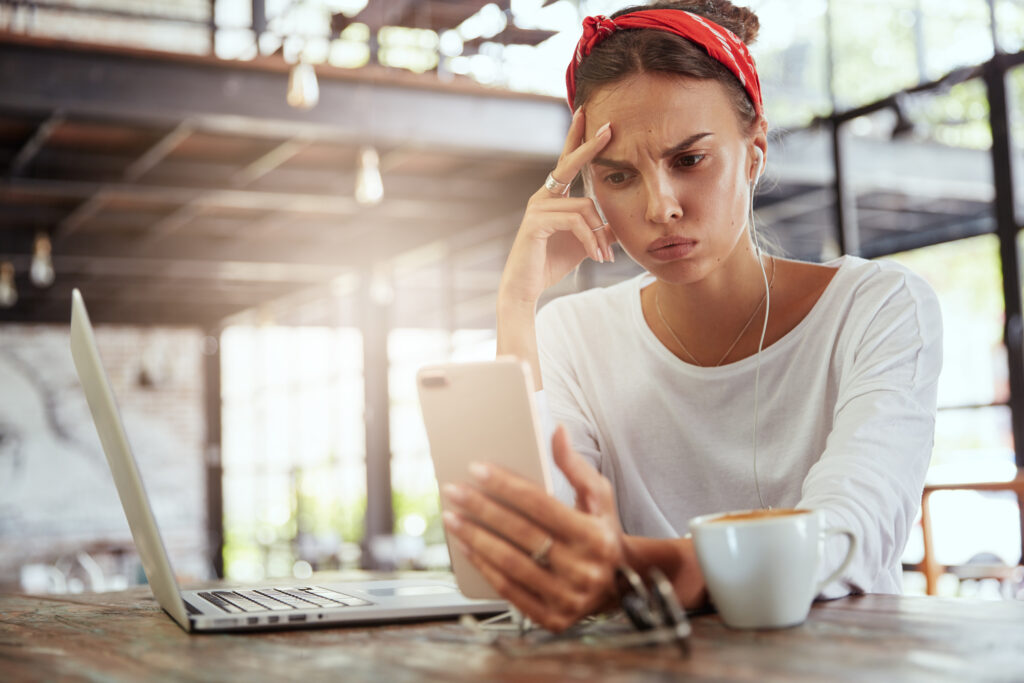 Estamos desaprendendo? Os riscos do excesso de informações