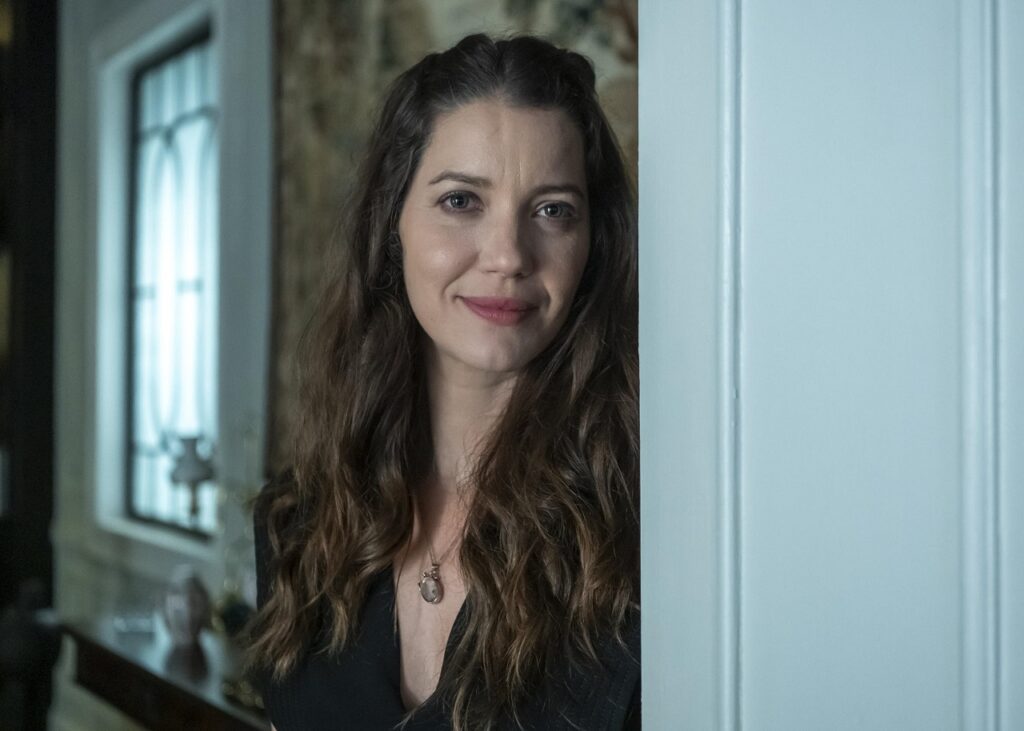 Quem Ama Cuida: Diná entra na mira da vingança de Adriana